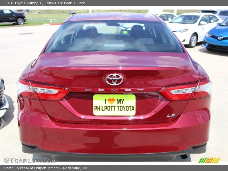 Ruby Flare Pearl / Black 2018 Toyota Camry LE