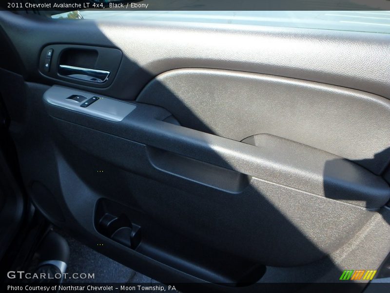 Black / Ebony 2011 Chevrolet Avalanche LT 4x4