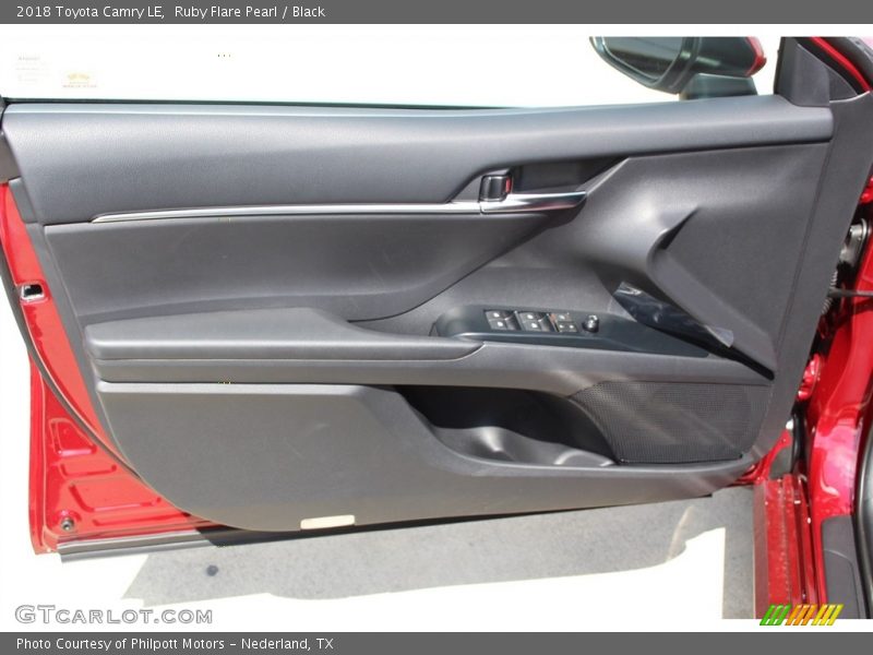 Ruby Flare Pearl / Black 2018 Toyota Camry LE