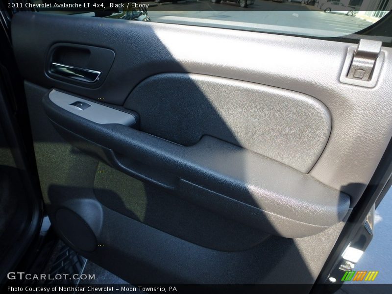 Black / Ebony 2011 Chevrolet Avalanche LT 4x4