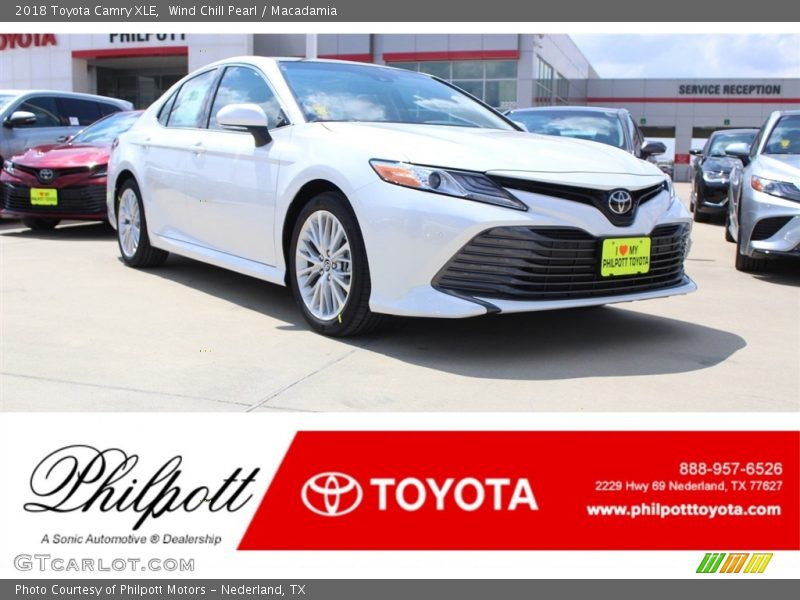 Wind Chill Pearl / Macadamia 2018 Toyota Camry XLE