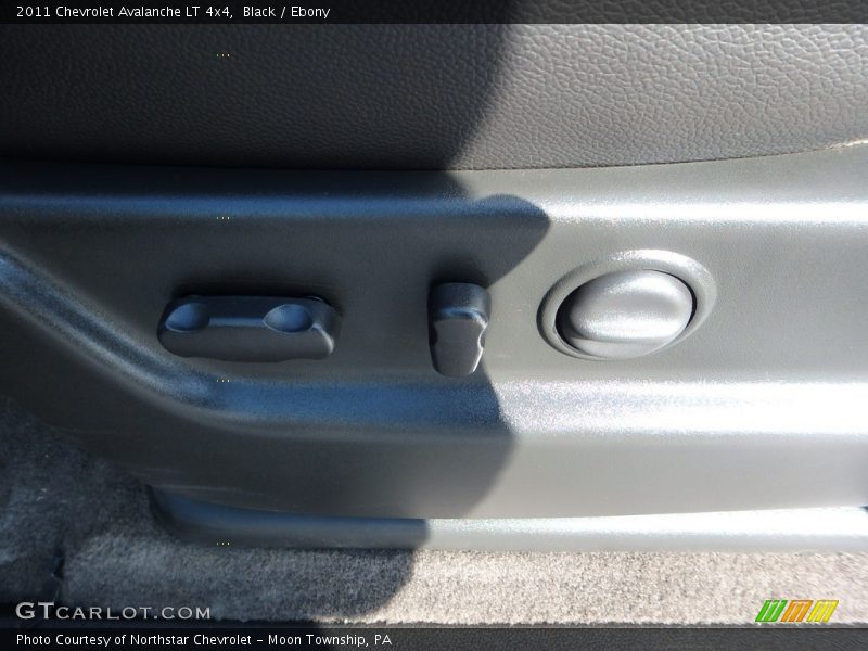 Black / Ebony 2011 Chevrolet Avalanche LT 4x4