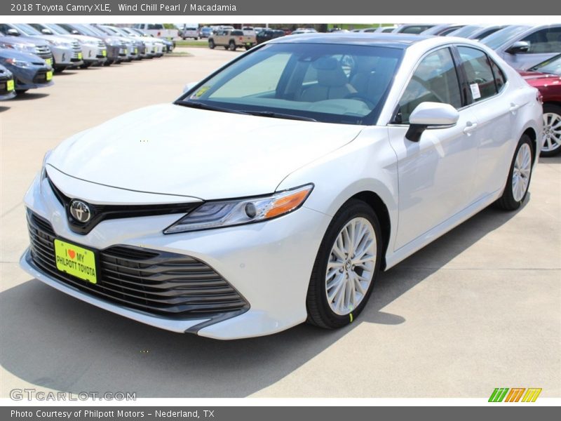 Wind Chill Pearl / Macadamia 2018 Toyota Camry XLE