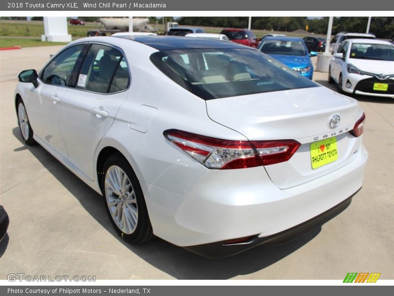 Wind Chill Pearl / Macadamia 2018 Toyota Camry XLE