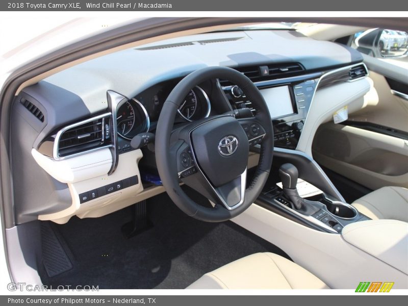 Wind Chill Pearl / Macadamia 2018 Toyota Camry XLE