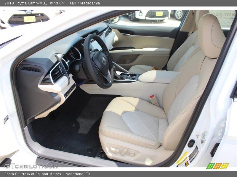 Wind Chill Pearl / Macadamia 2018 Toyota Camry XLE