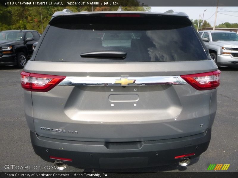 Pepperdust Metallic / Jet Black 2018 Chevrolet Traverse LT AWD