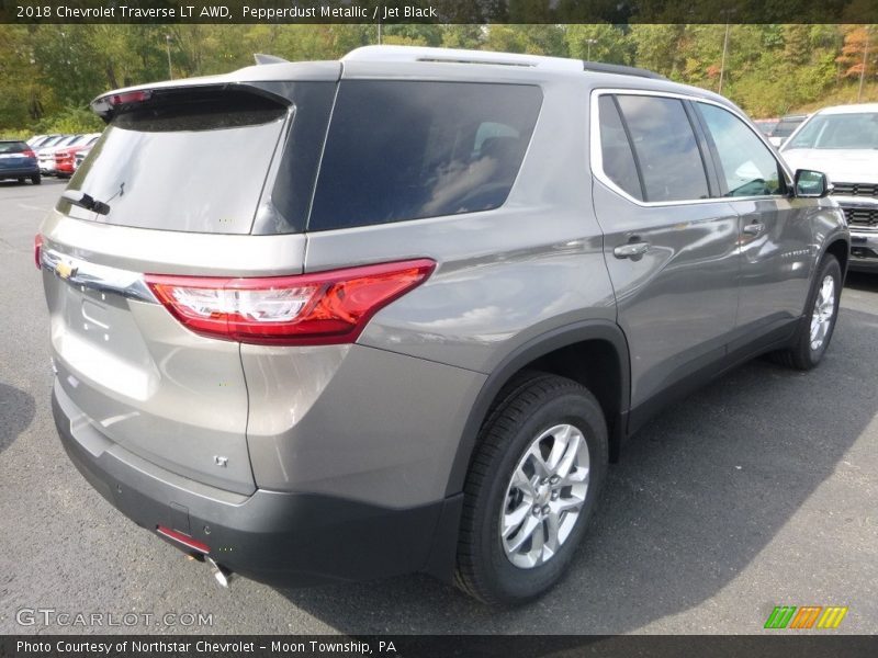 Pepperdust Metallic / Jet Black 2018 Chevrolet Traverse LT AWD