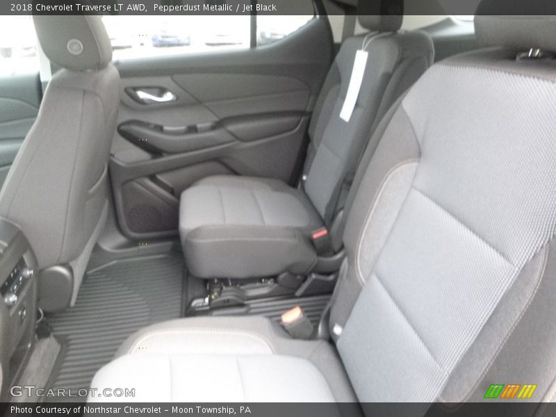 Pepperdust Metallic / Jet Black 2018 Chevrolet Traverse LT AWD