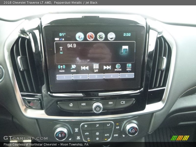 Pepperdust Metallic / Jet Black 2018 Chevrolet Traverse LT AWD