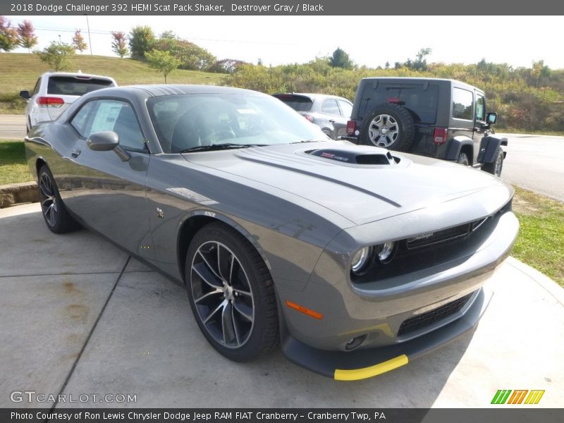 Front 3/4 View of 2018 Challenger 392 HEMI Scat Pack Shaker