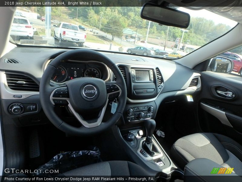 Bright White / Black 2018 Jeep Cherokee Latitude 4x4