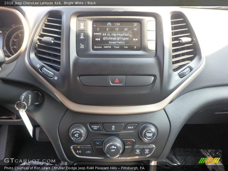 Bright White / Black 2018 Jeep Cherokee Latitude 4x4