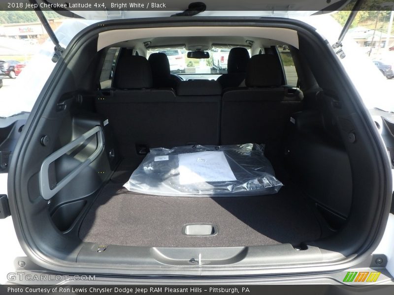 Bright White / Black 2018 Jeep Cherokee Latitude 4x4