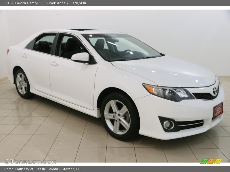Super White / Black/Ash 2014 Toyota Camry SE