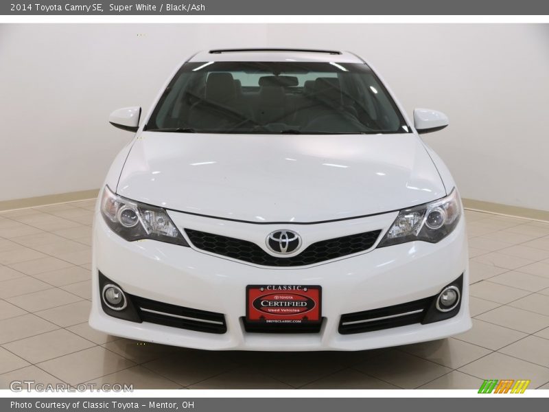 Super White / Black/Ash 2014 Toyota Camry SE
