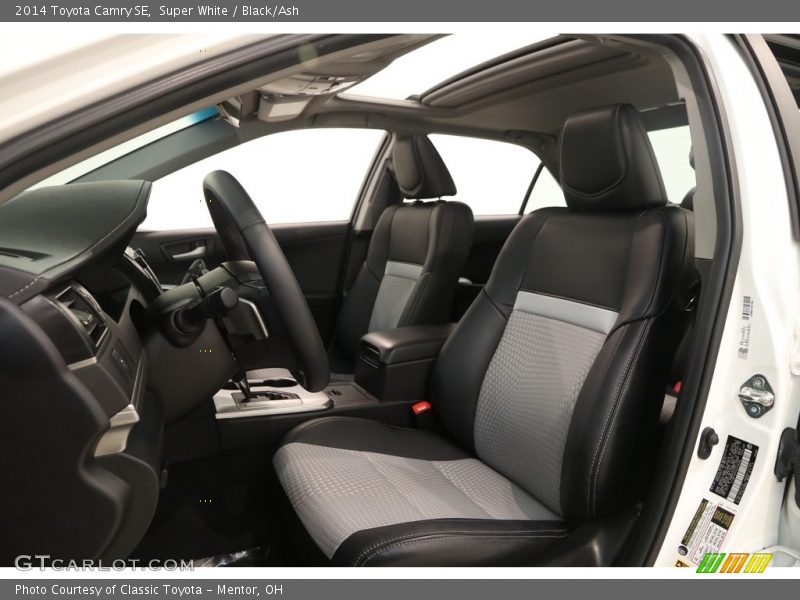 Super White / Black/Ash 2014 Toyota Camry SE