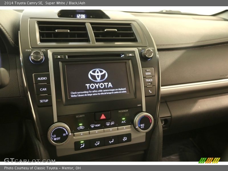 Super White / Black/Ash 2014 Toyota Camry SE