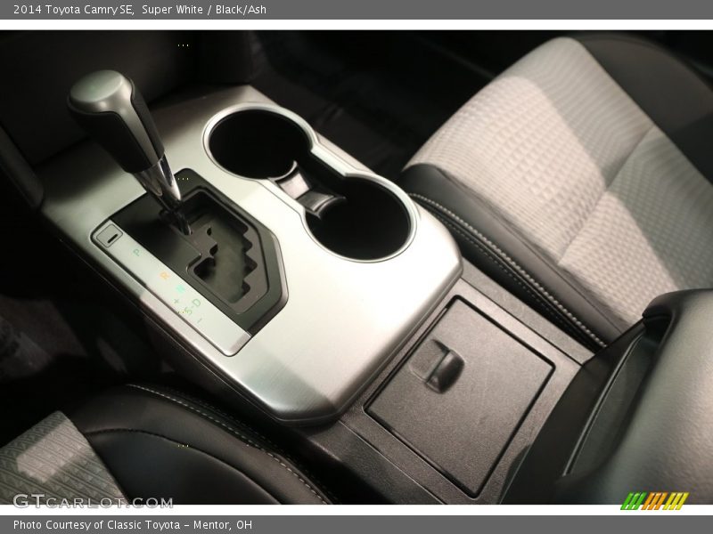 Super White / Black/Ash 2014 Toyota Camry SE