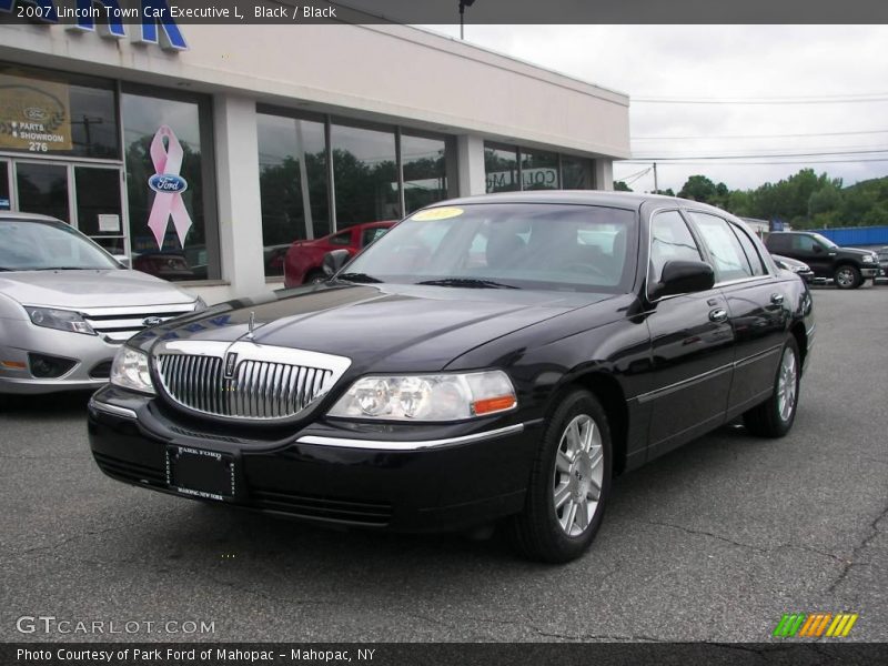 Black / Black 2007 Lincoln Town Car Executive L