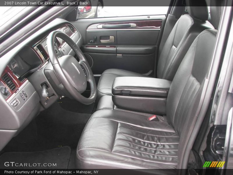 Black / Black 2007 Lincoln Town Car Executive L