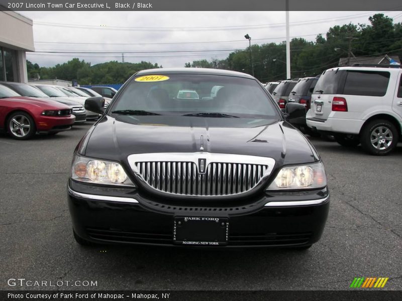 Black / Black 2007 Lincoln Town Car Executive L