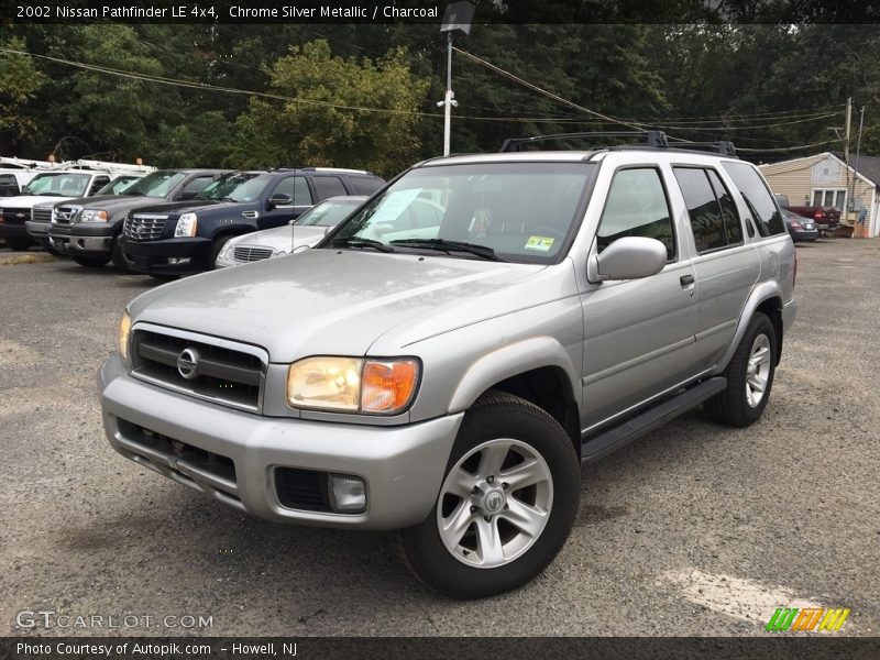 Chrome Silver Metallic / Charcoal 2002 Nissan Pathfinder LE 4x4