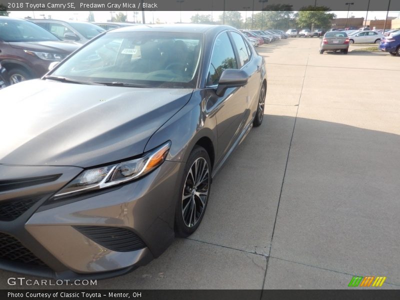 Predawn Gray Mica / Black 2018 Toyota Camry SE