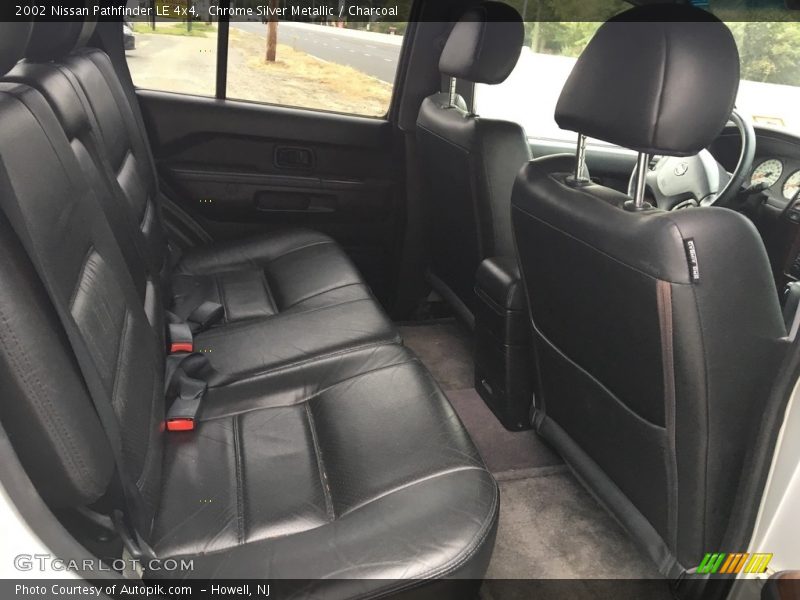 Chrome Silver Metallic / Charcoal 2002 Nissan Pathfinder LE 4x4