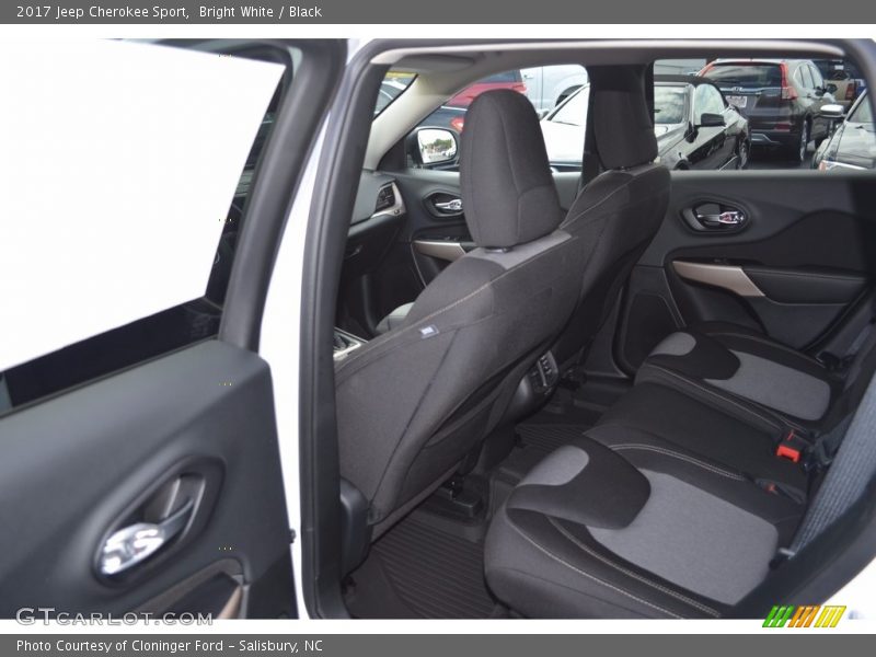 Bright White / Black 2017 Jeep Cherokee Sport
