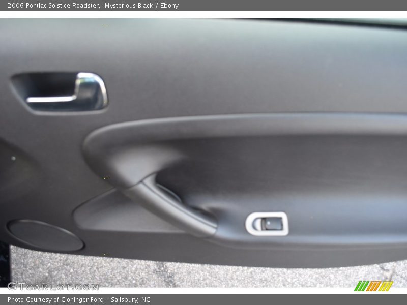 Mysterious Black / Ebony 2006 Pontiac Solstice Roadster