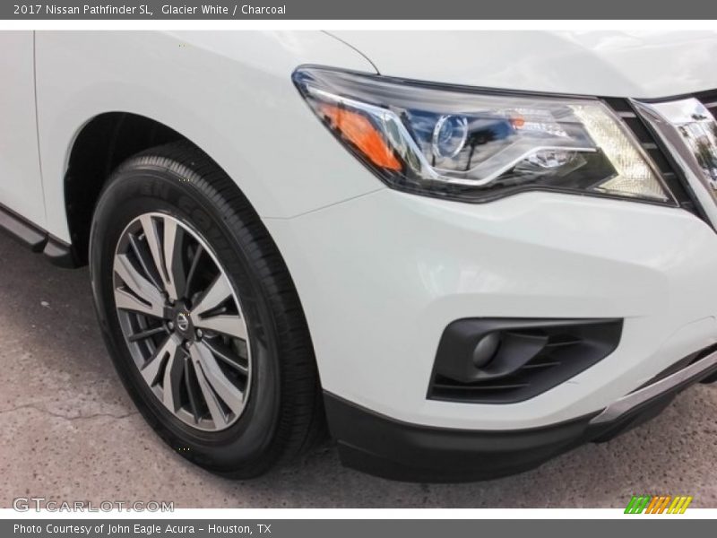 Glacier White / Charcoal 2017 Nissan Pathfinder SL