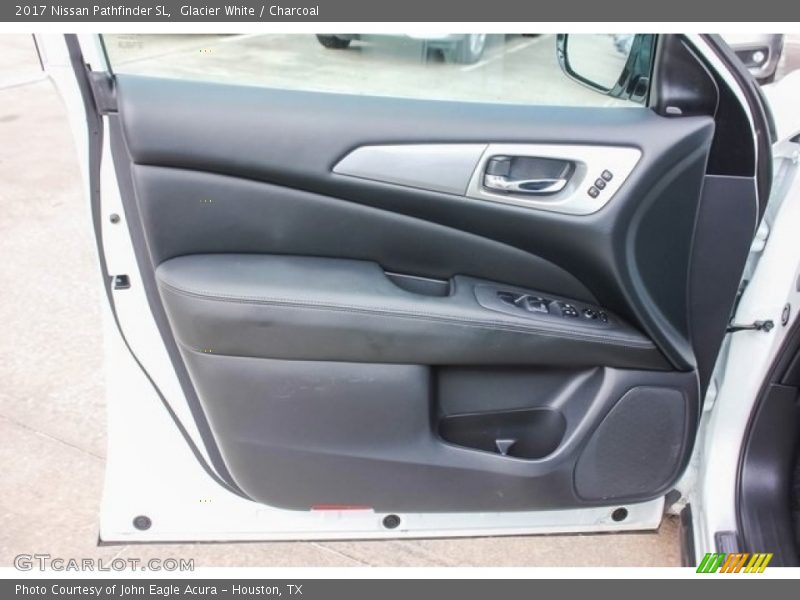 Glacier White / Charcoal 2017 Nissan Pathfinder SL