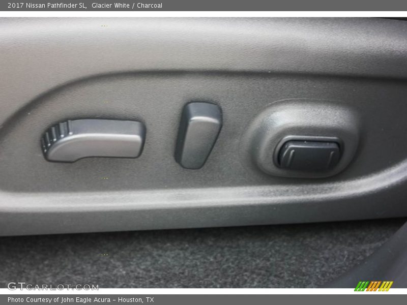 Glacier White / Charcoal 2017 Nissan Pathfinder SL
