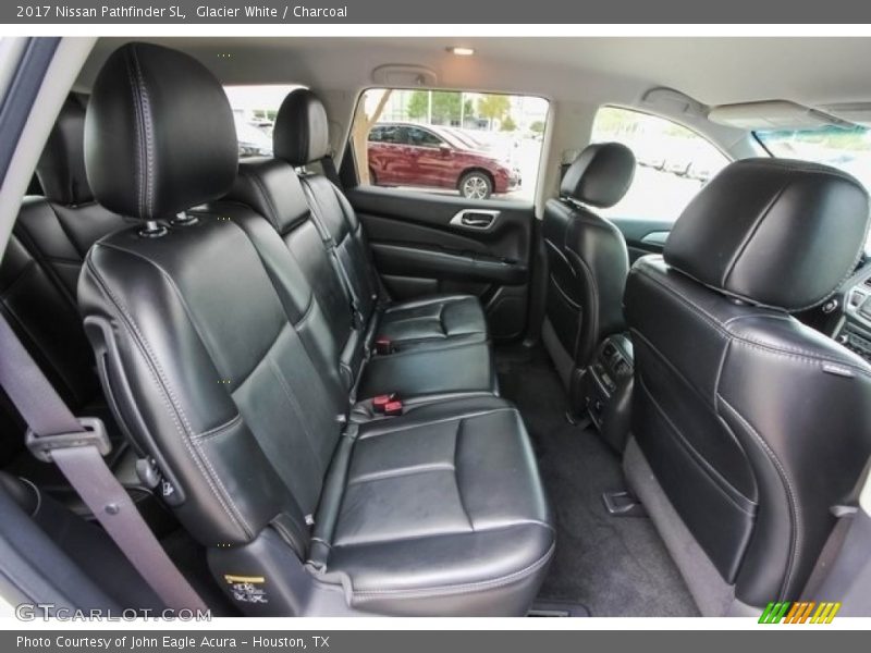 Glacier White / Charcoal 2017 Nissan Pathfinder SL