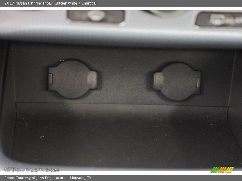Glacier White / Charcoal 2017 Nissan Pathfinder SL