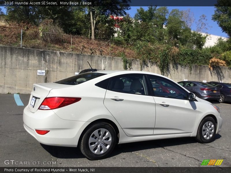 Misty Beige / Beige 2016 Hyundai Accent SE Sedan