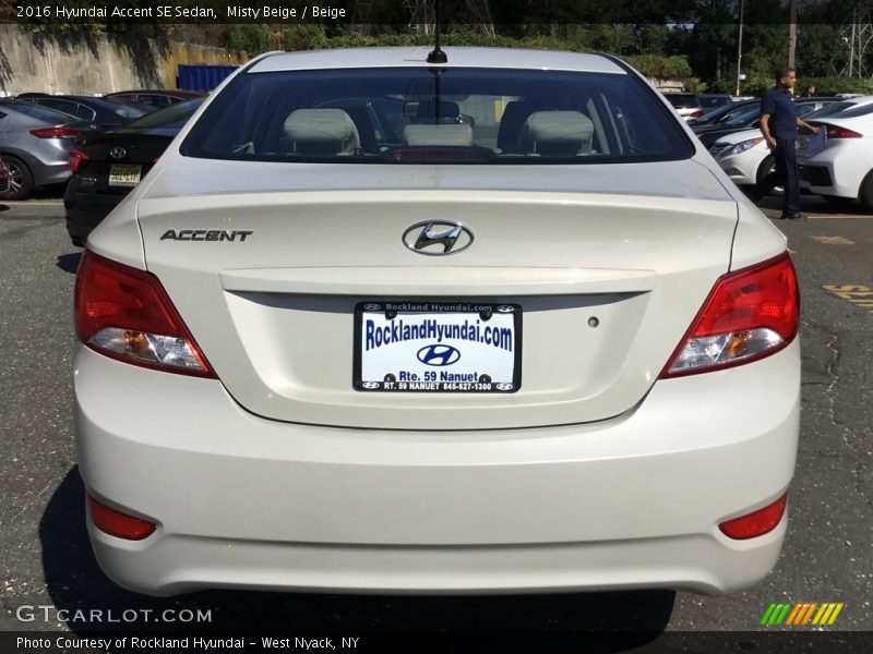 Misty Beige / Beige 2016 Hyundai Accent SE Sedan
