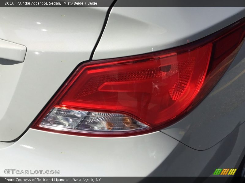 Misty Beige / Beige 2016 Hyundai Accent SE Sedan