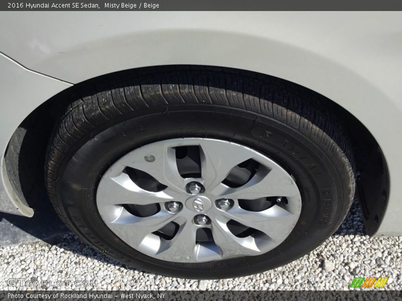 Misty Beige / Beige 2016 Hyundai Accent SE Sedan
