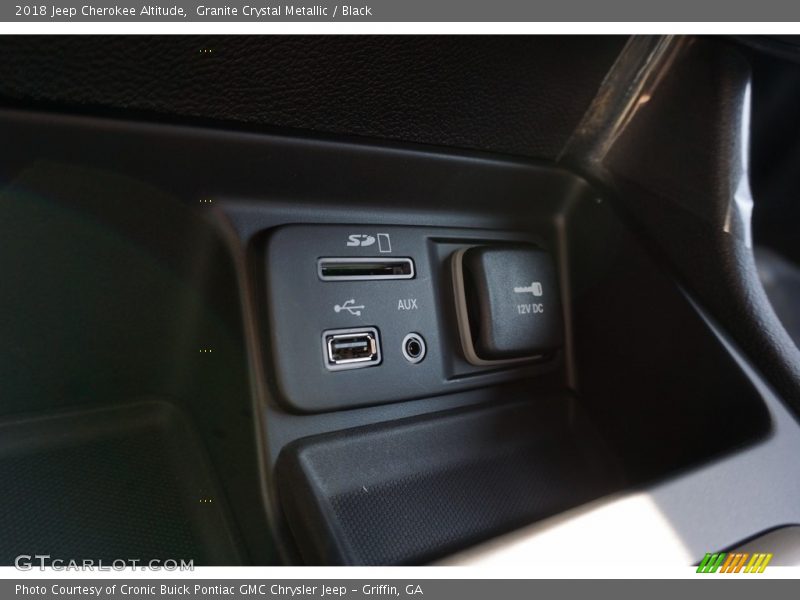 Granite Crystal Metallic / Black 2018 Jeep Cherokee Altitude