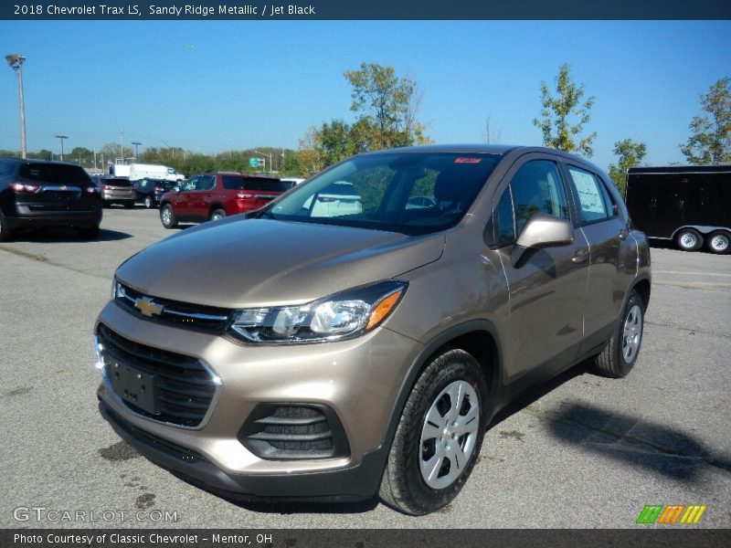 Front 3/4 View of 2018 Trax LS