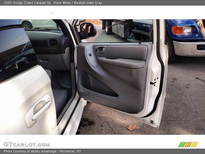 Stone White / Medium Slate Gray 2005 Dodge Grand Caravan SE