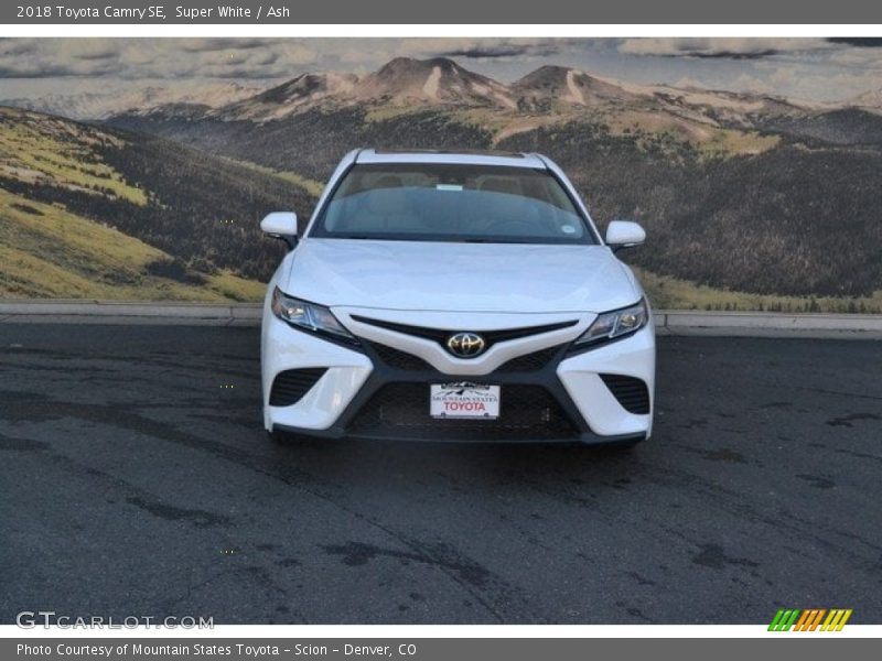 Super White / Ash 2018 Toyota Camry SE