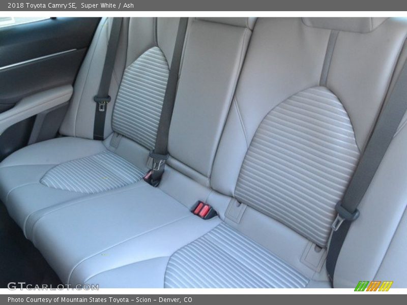 Super White / Ash 2018 Toyota Camry SE