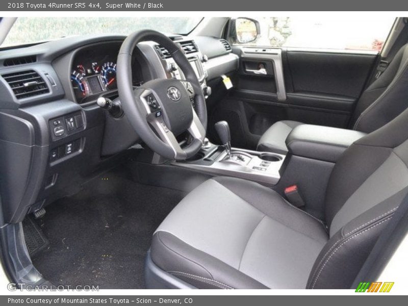 Super White / Black 2018 Toyota 4Runner SR5 4x4