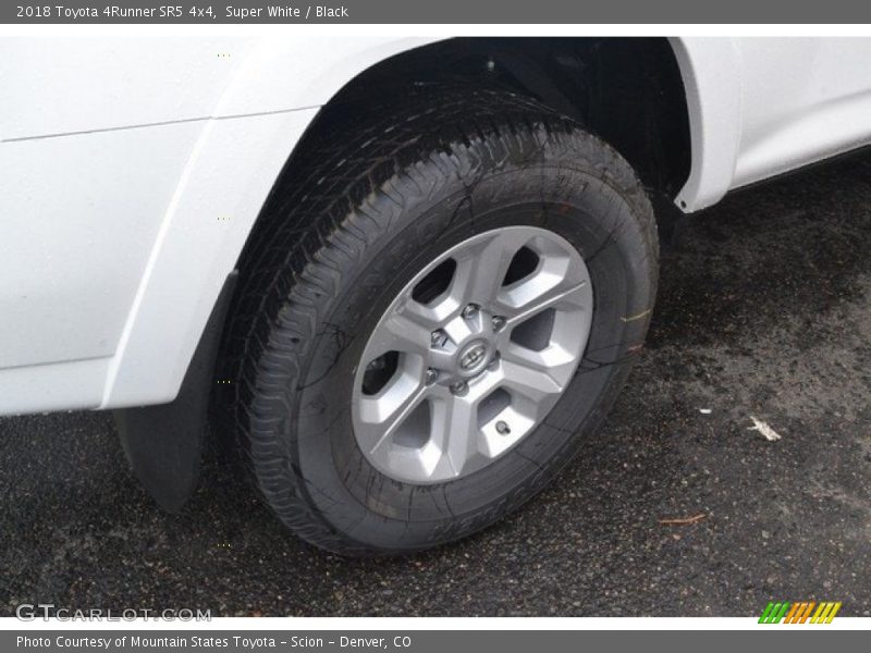 Super White / Black 2018 Toyota 4Runner SR5 4x4