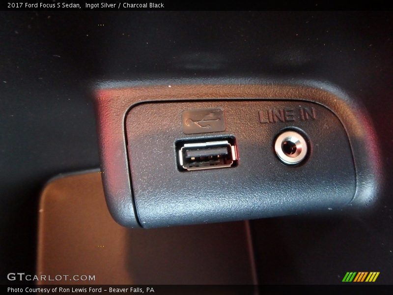 Ingot Silver / Charcoal Black 2017 Ford Focus S Sedan