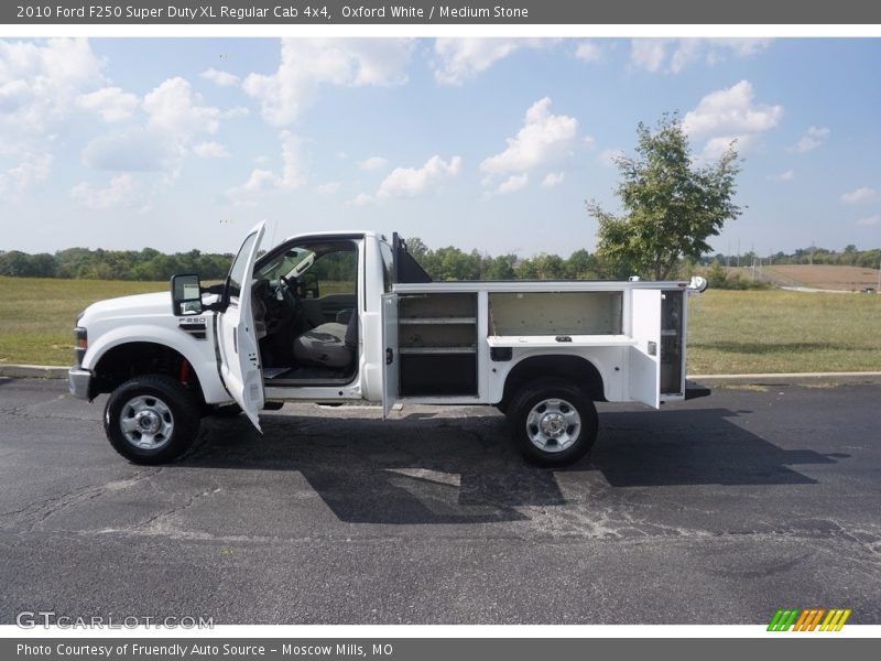 Oxford White / Medium Stone 2010 Ford F250 Super Duty XL Regular Cab 4x4