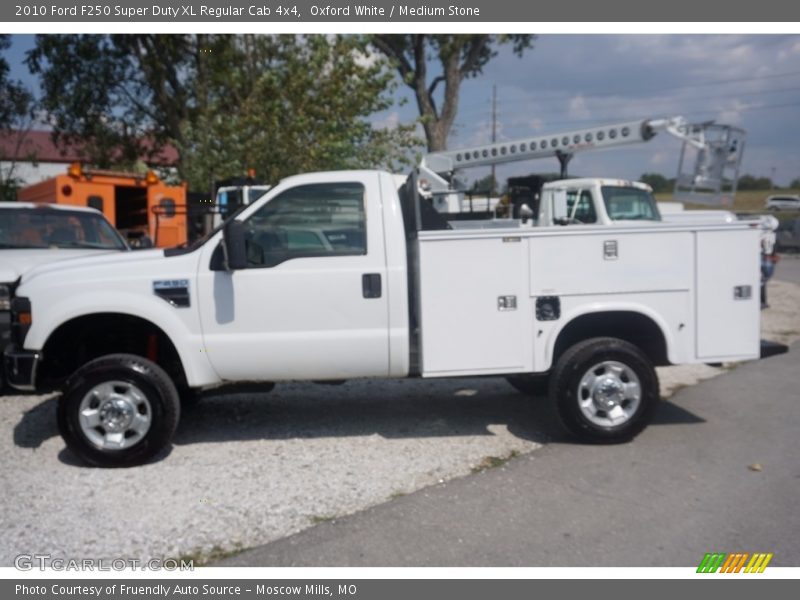 Oxford White / Medium Stone 2010 Ford F250 Super Duty XL Regular Cab 4x4